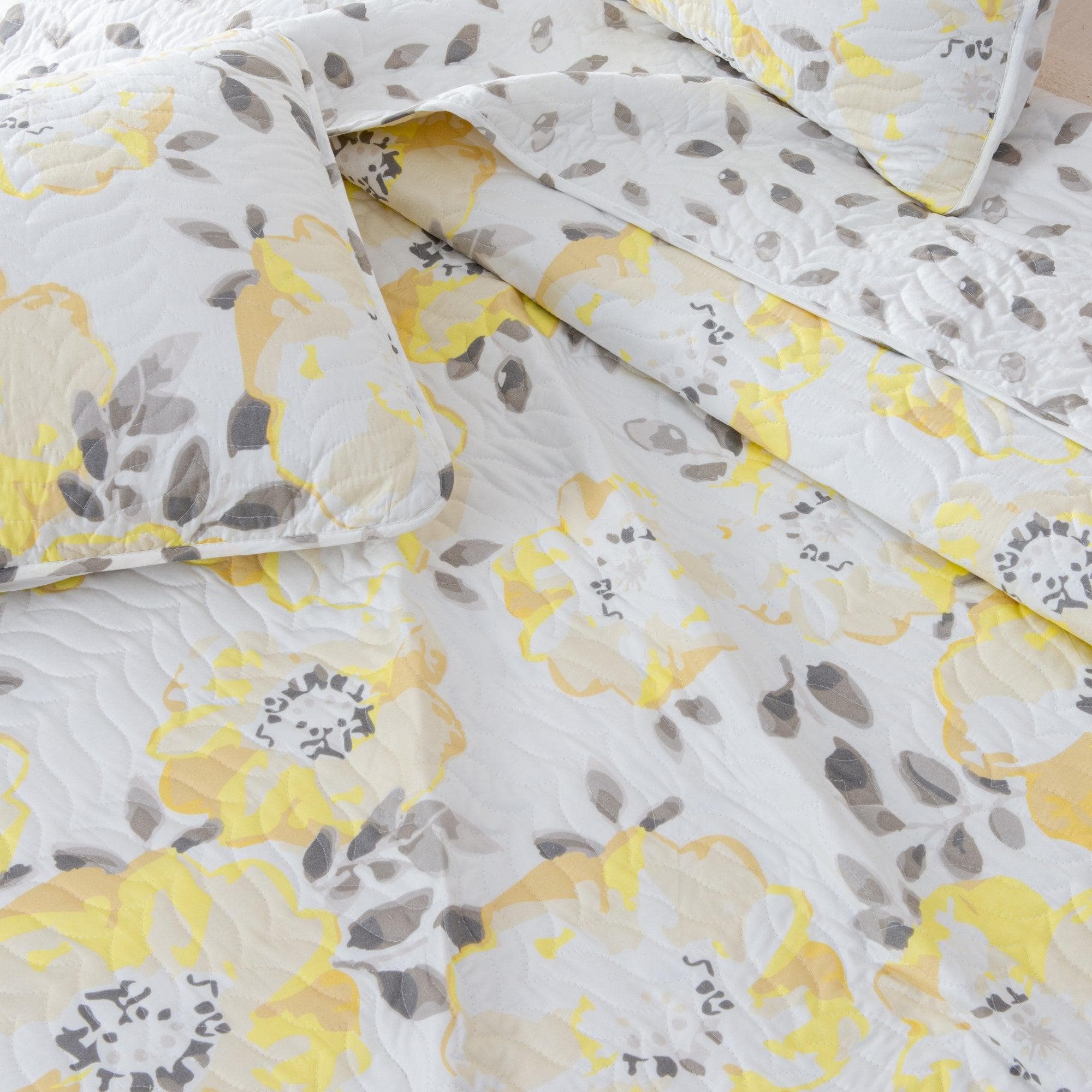 3 Piece Floral Quilt Set - Helene Collection - Image 2