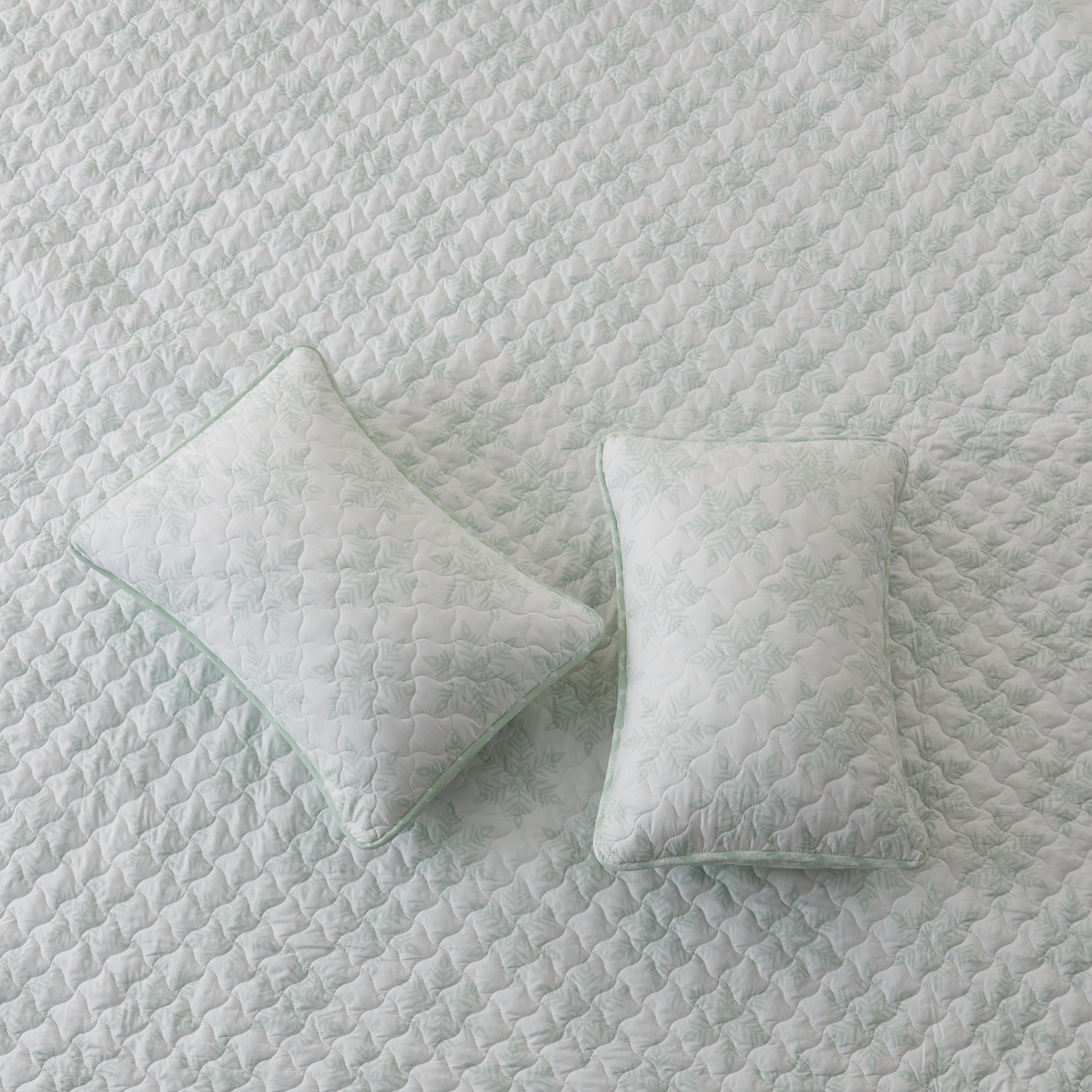 3 Piece Large Snowflake Quilt - Noemi Collection - Image 4