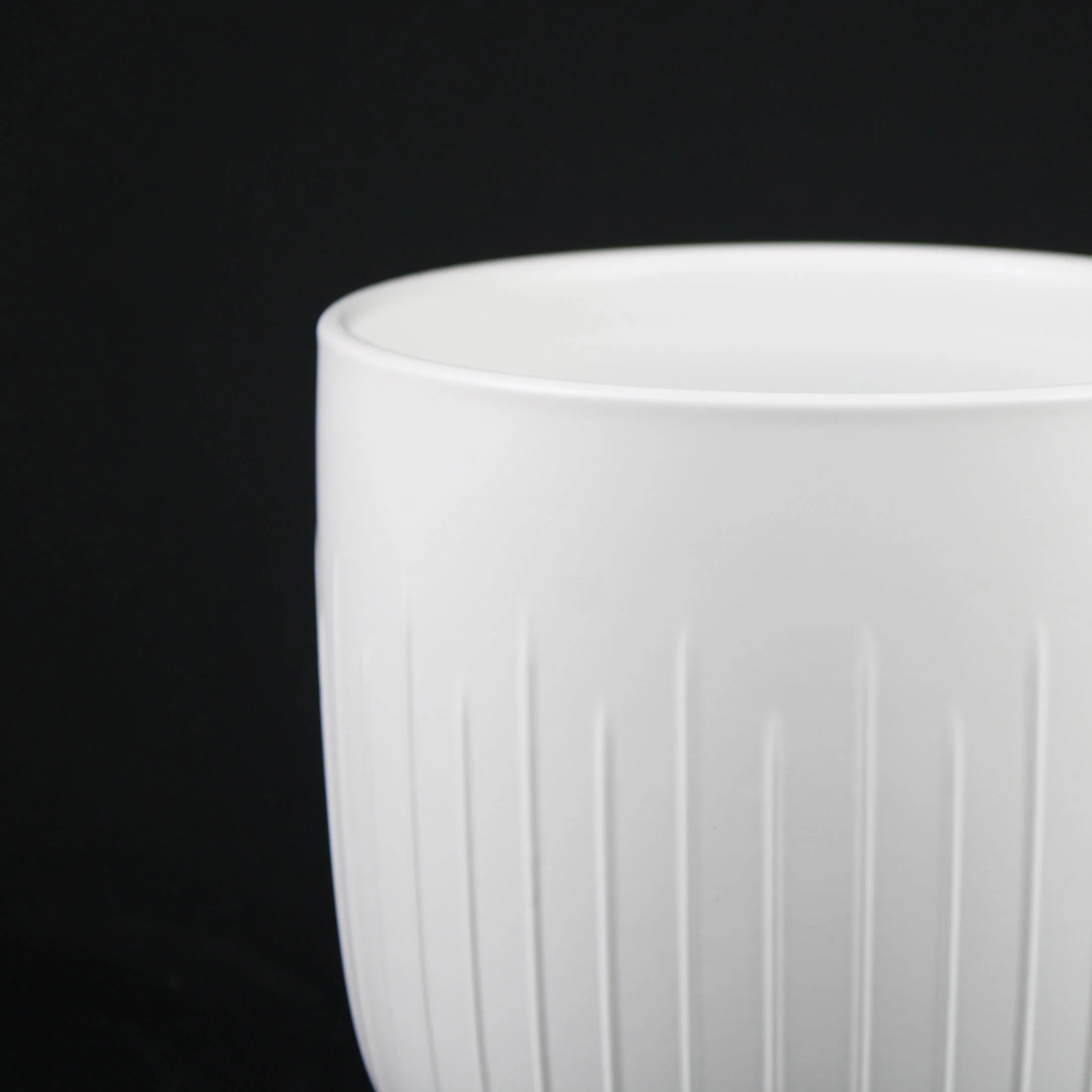3-Piece White Stoneware Planter Pot Set with Vertical Groove Texture - Image 6