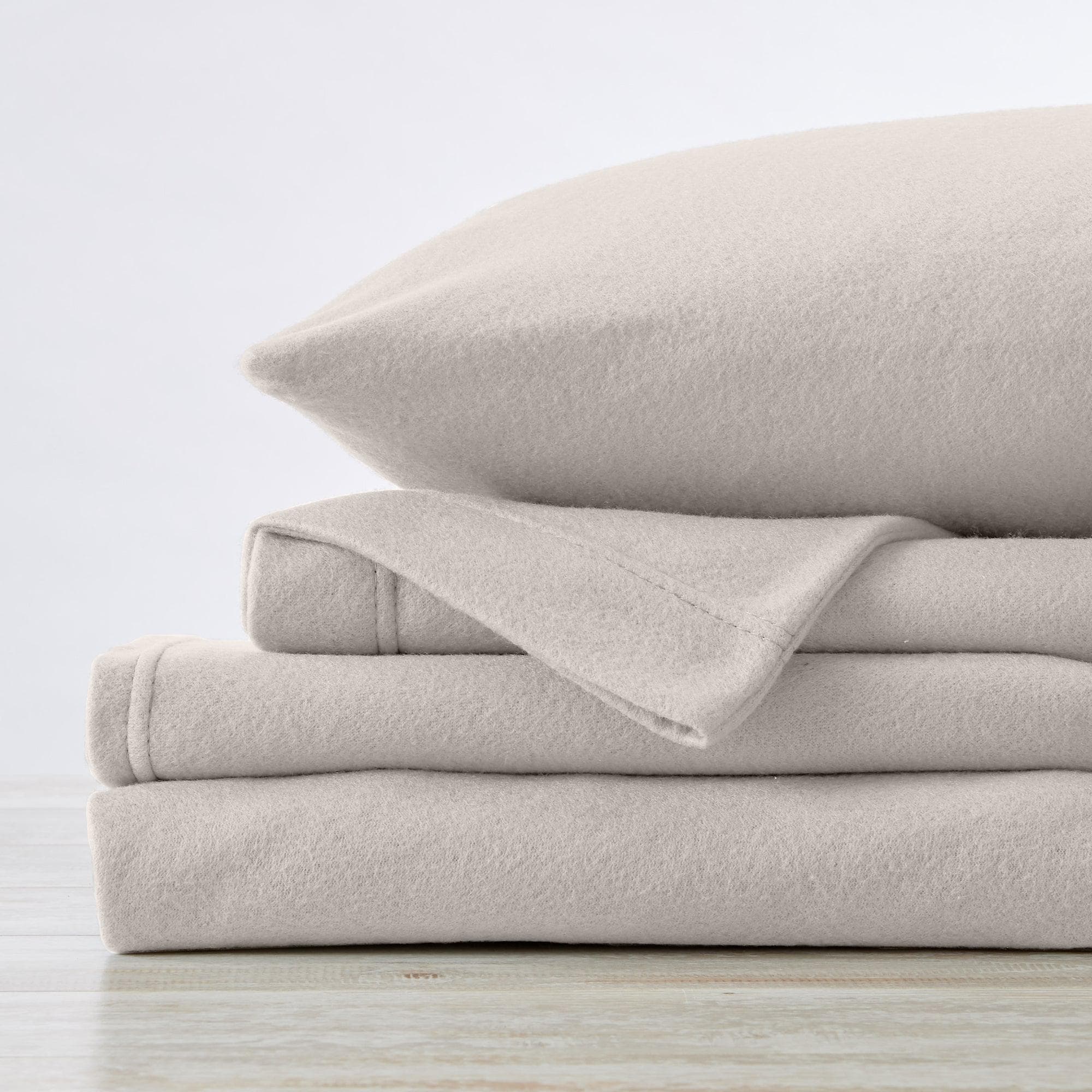 4-Piece Solid Fleece Sheet - Christina Collection - Image 4