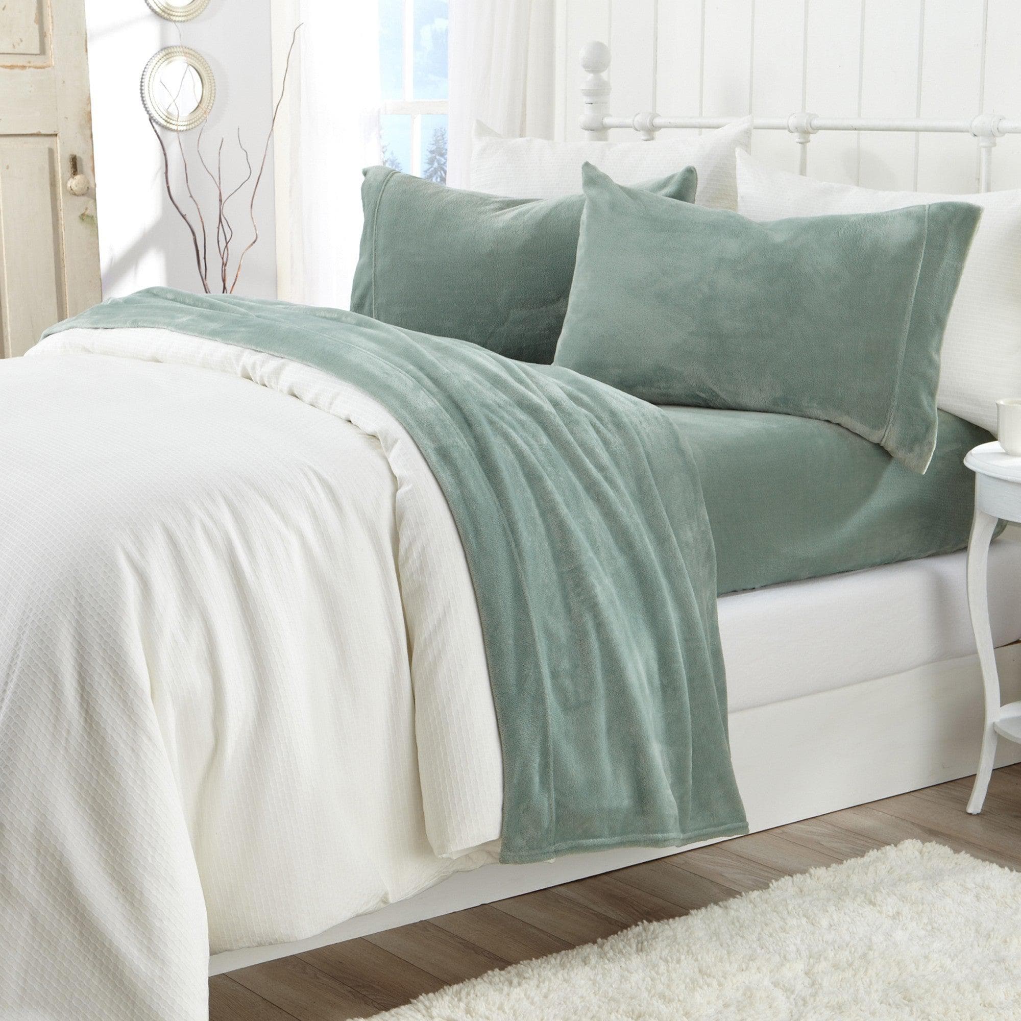 4-Piece Solid Plush Sheet - Velvet Luxe Collection - Image 3