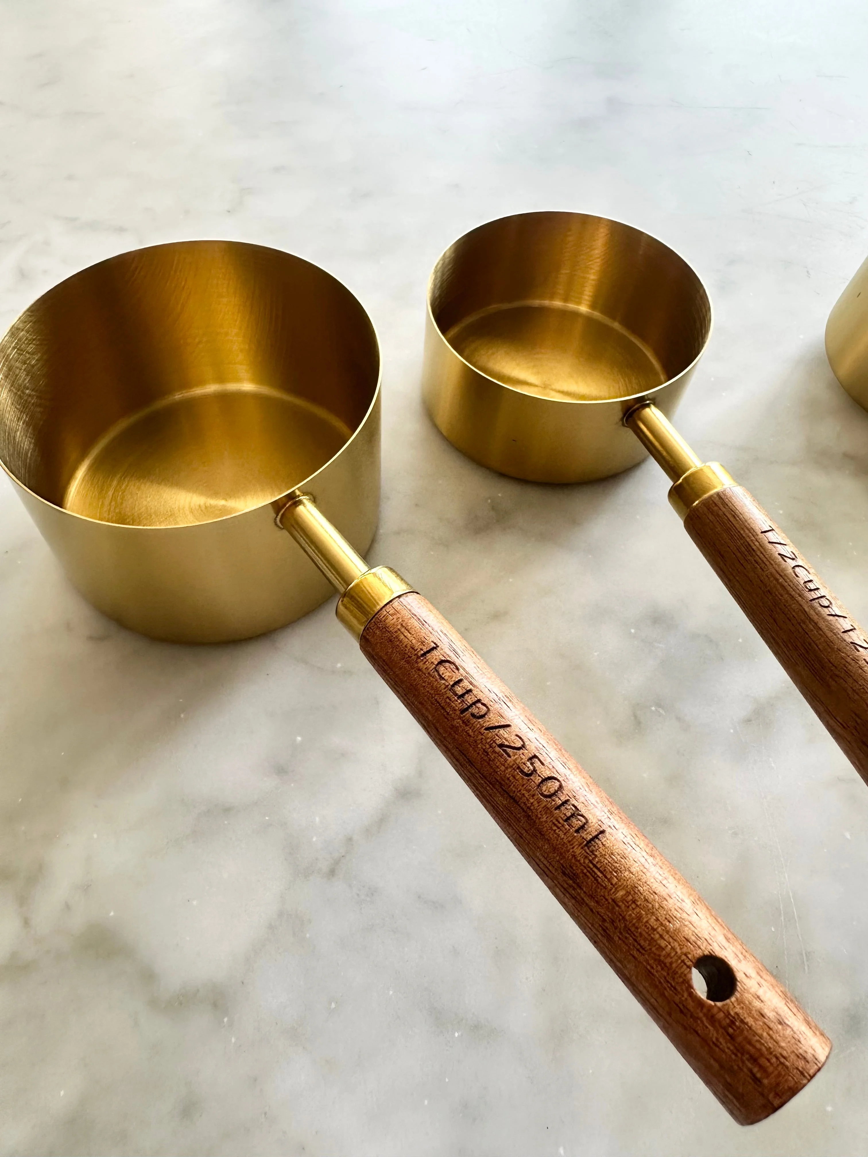 Acacia Wood and Gold Measuring Cups, Set of 8 - Image 5