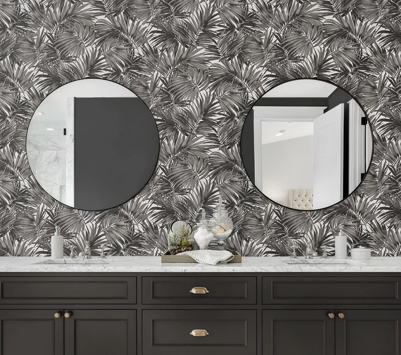 Cordelia Tossed Palms Embossed Vinyl Unpasted Wallpaper - Image 3