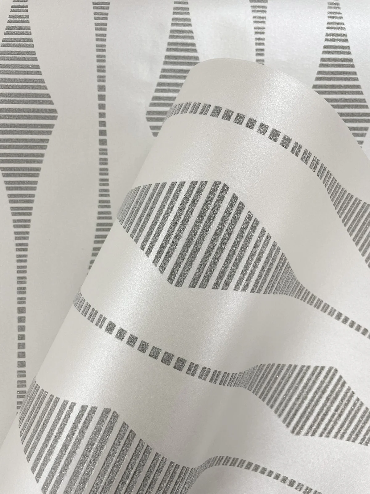 Diamond Stripe Glass Beaded Geometric Unpasted Wallpaper - Image 2