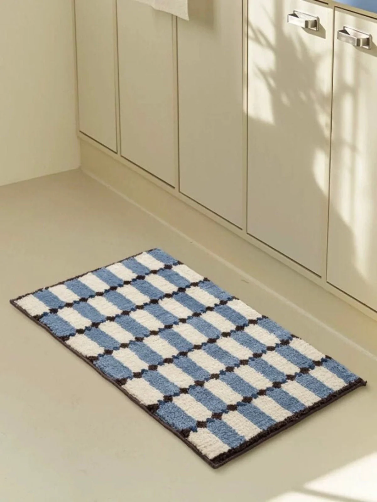 Retro Checker Bath Rug, Ultra Soft & Absorbent - Image 5