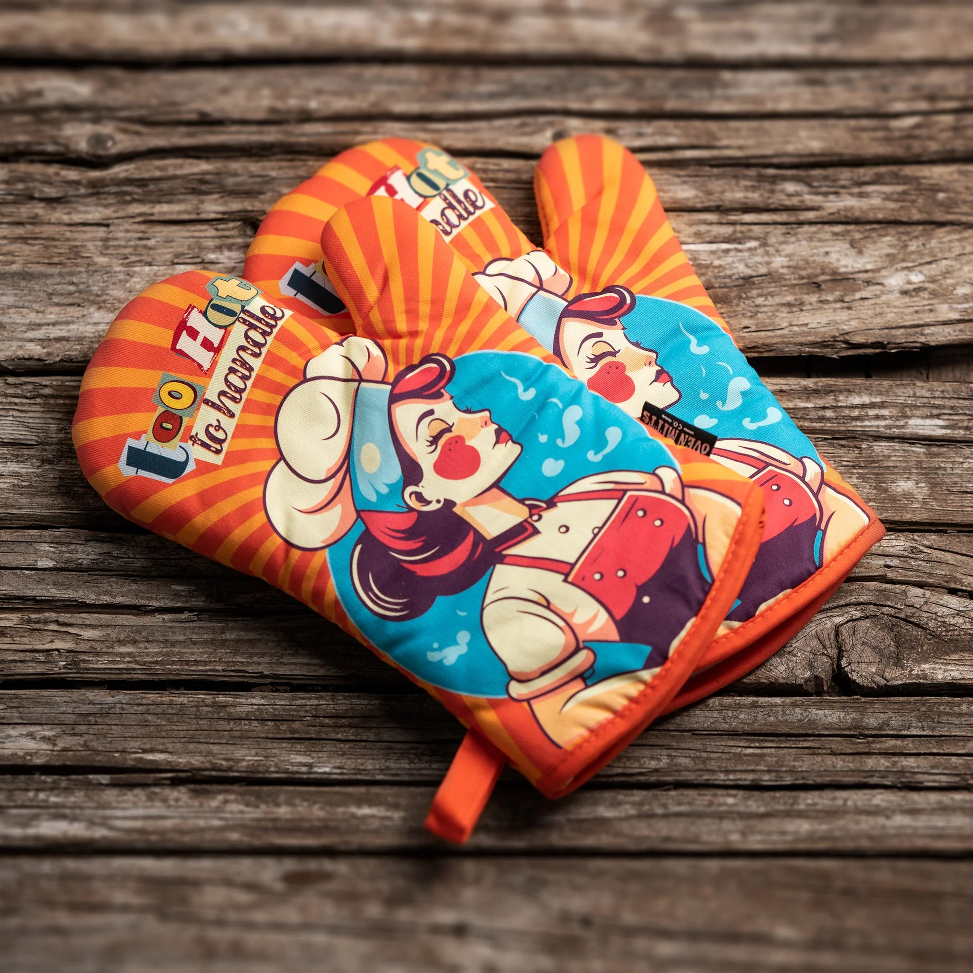 Too Hot To Handle Oven Mitts And Potholder Set - Image 7